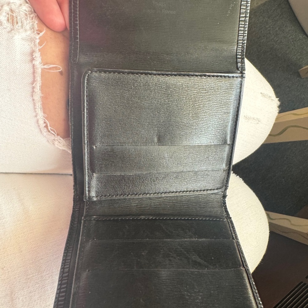 Authentic Epi wallet Black Louis Vuitton Men's - Picture 5 of 10